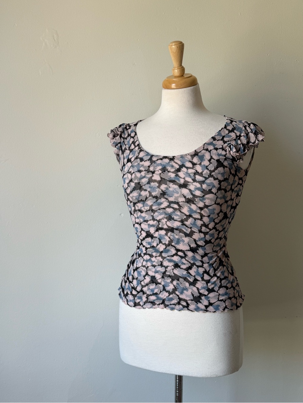 Diane von Furstenberg 100% Silk Floral Lettuce Edge Top Y2K Cottagecore Size M